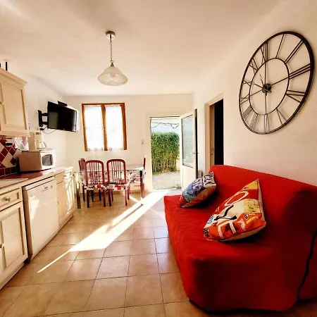 46 M2 - 400m Et Piscine - Holiday home Six-Fours-les-Plages